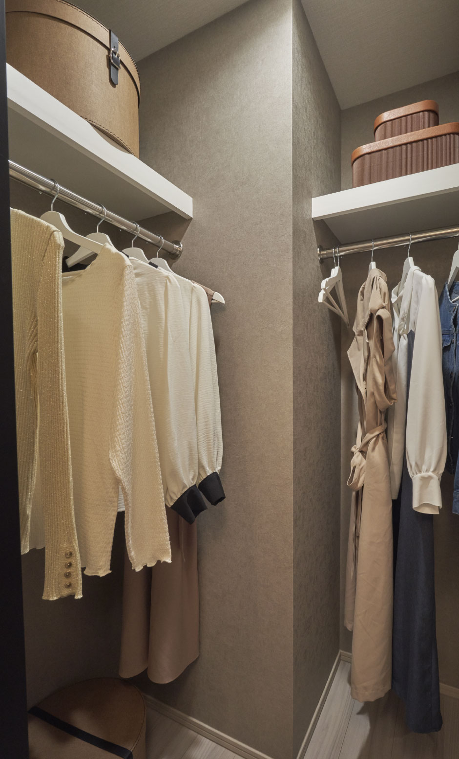 WALK IN CLOSET